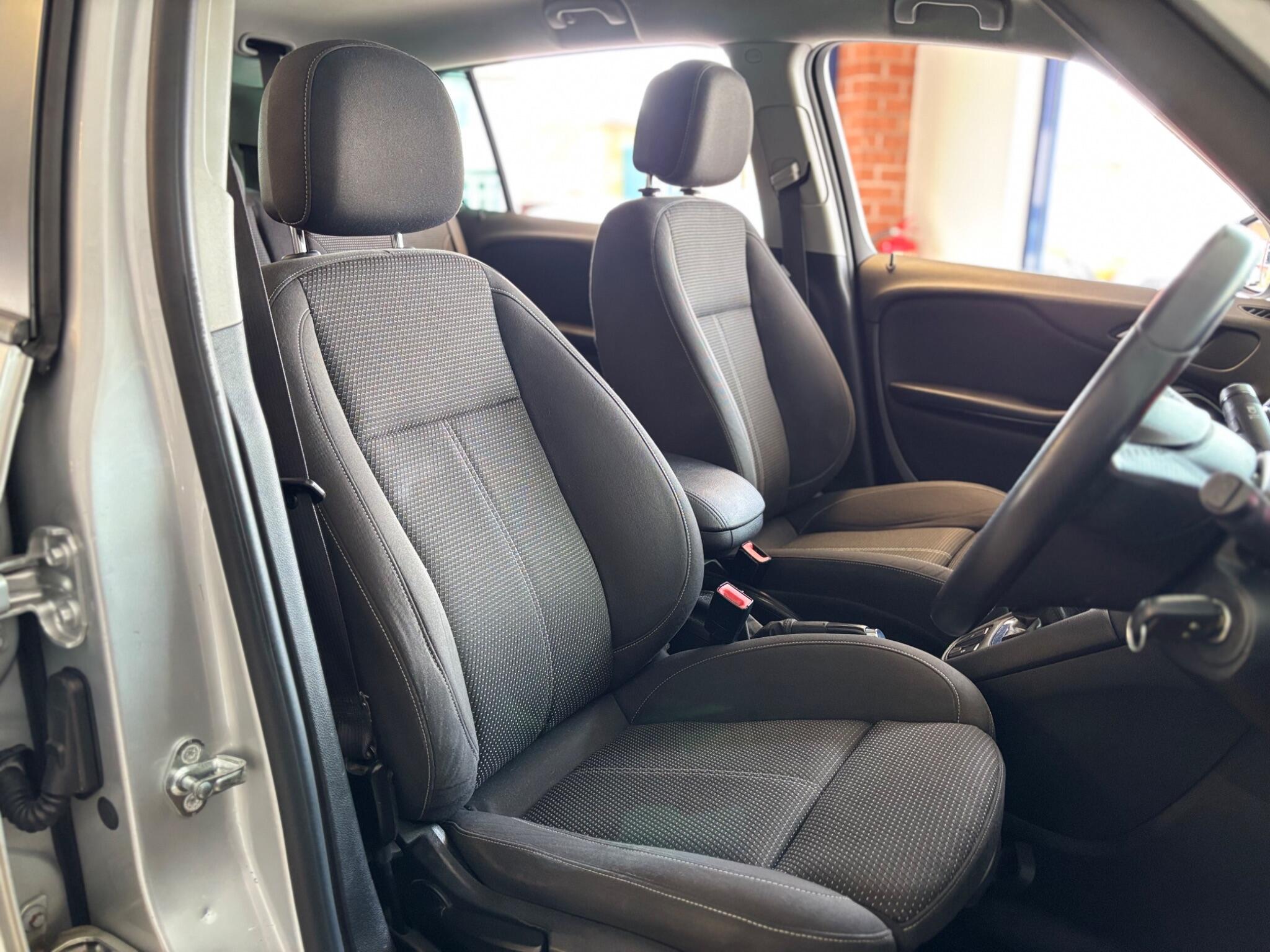 Vauxhall Zafira Tourer view 11