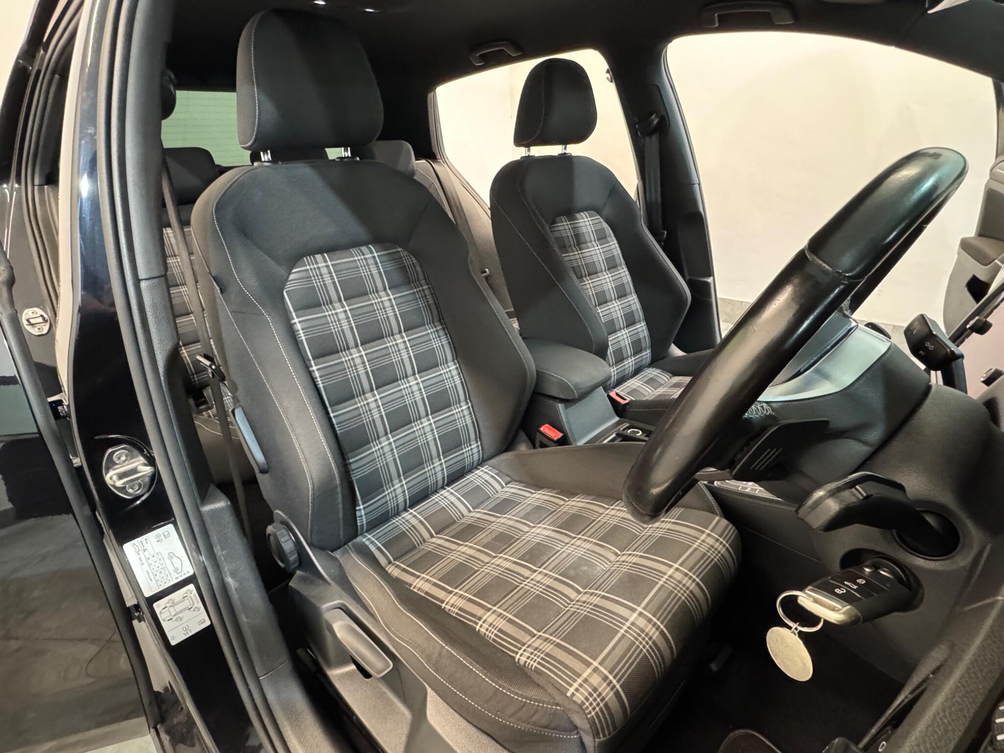 Volkswagen Golf view 12