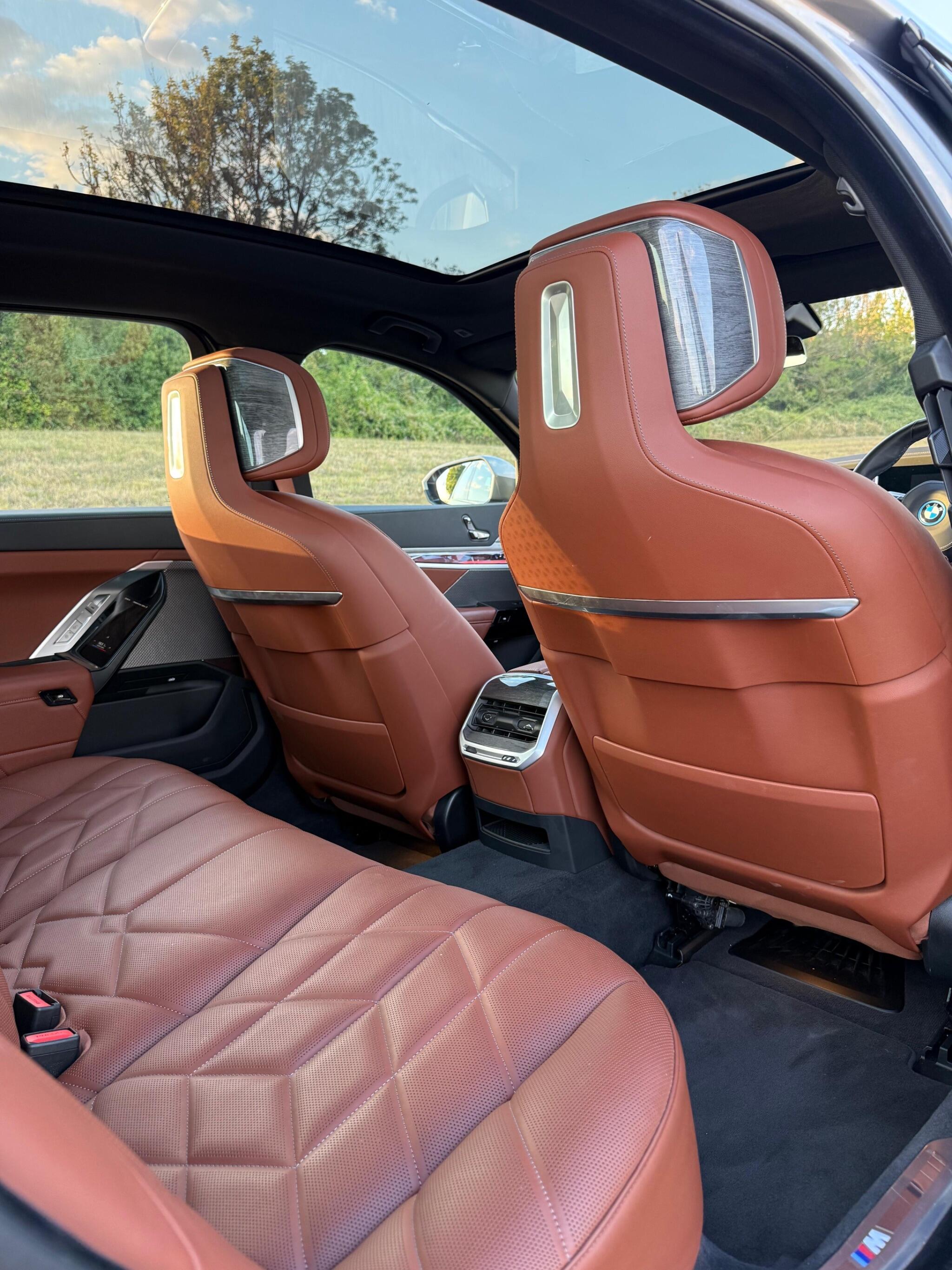 BMW I7 view 27