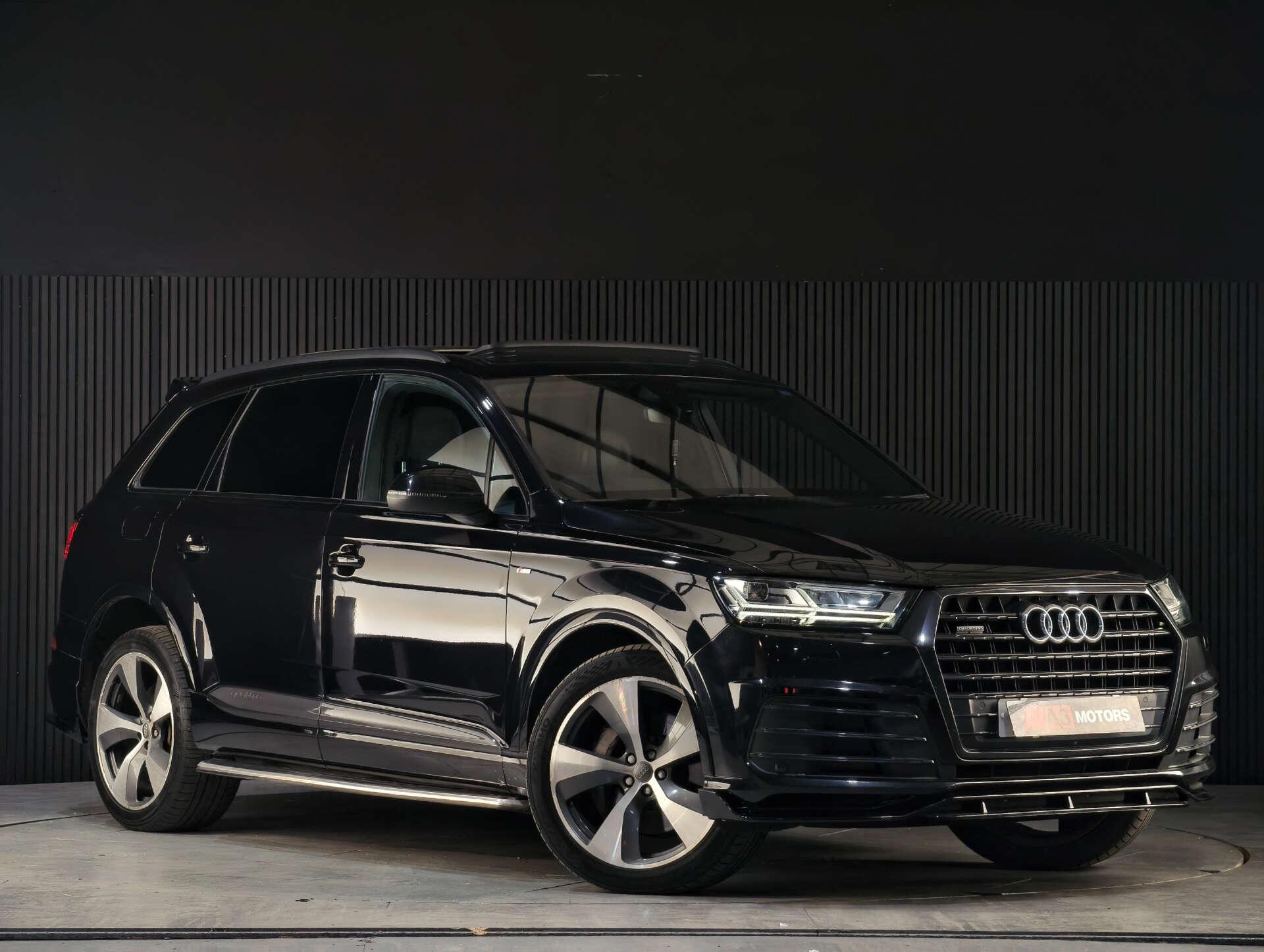 Audi Q7 view 11