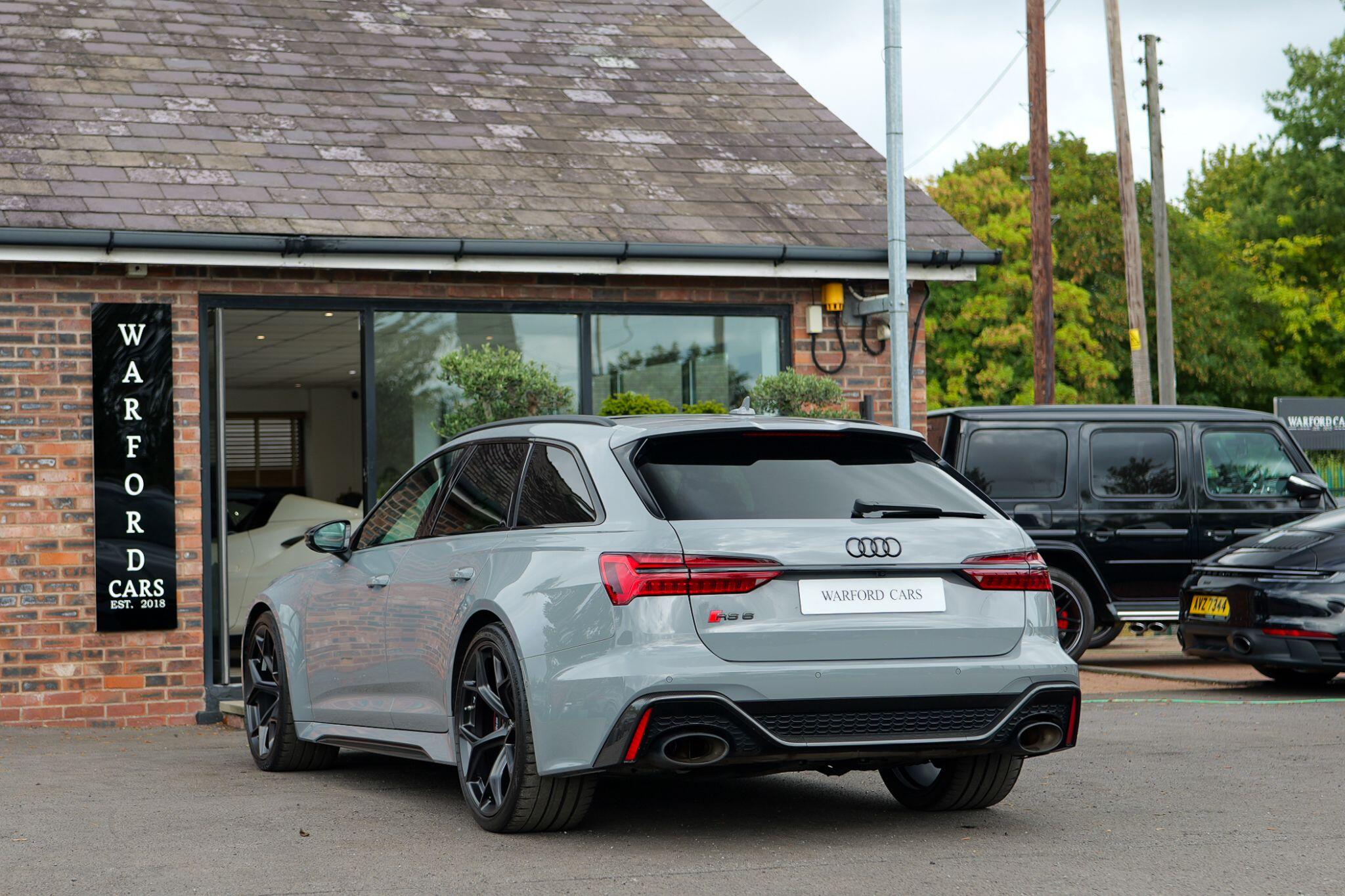 Audi RS6 Avant view 6