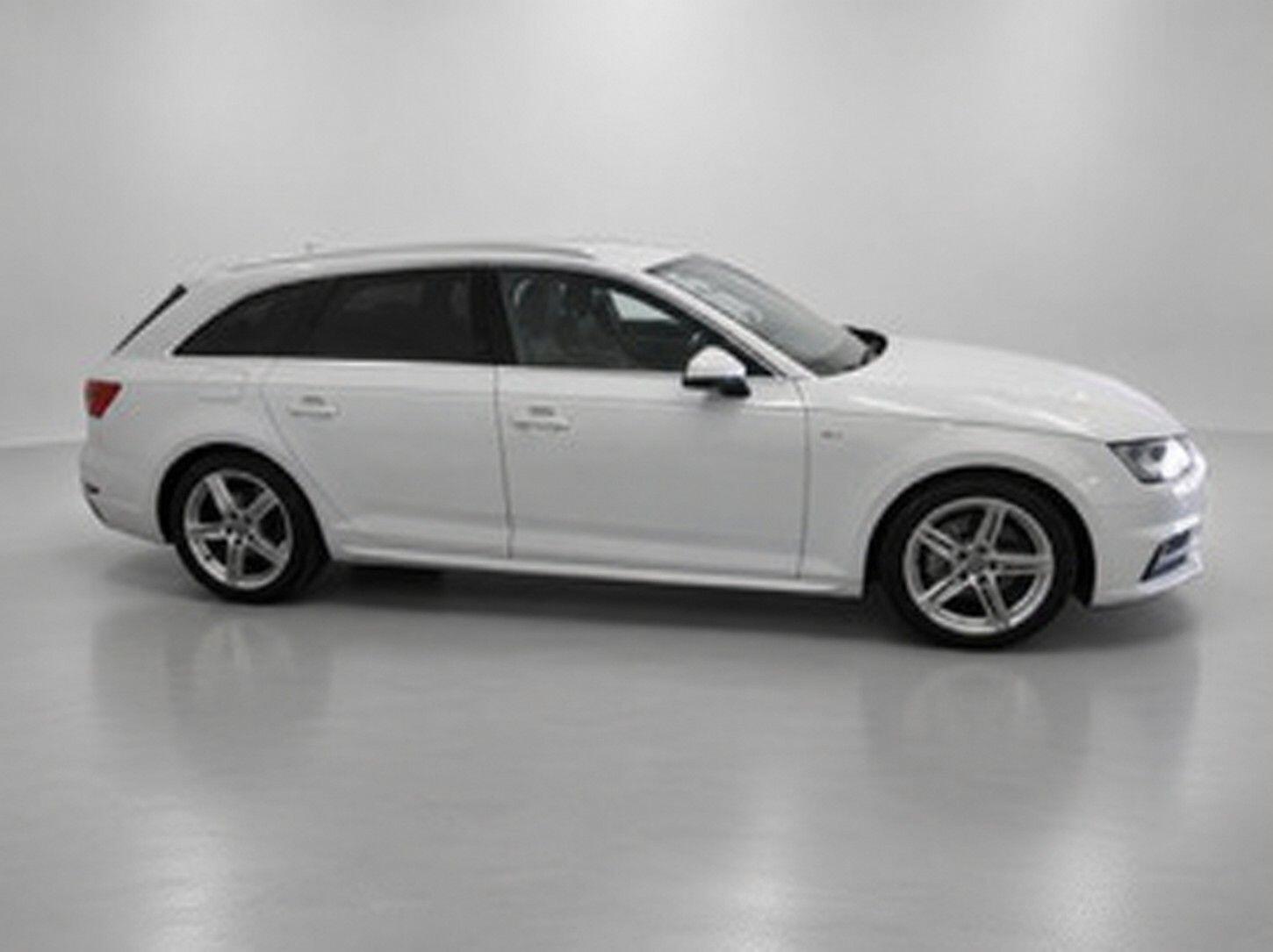 Audi A4 view 4