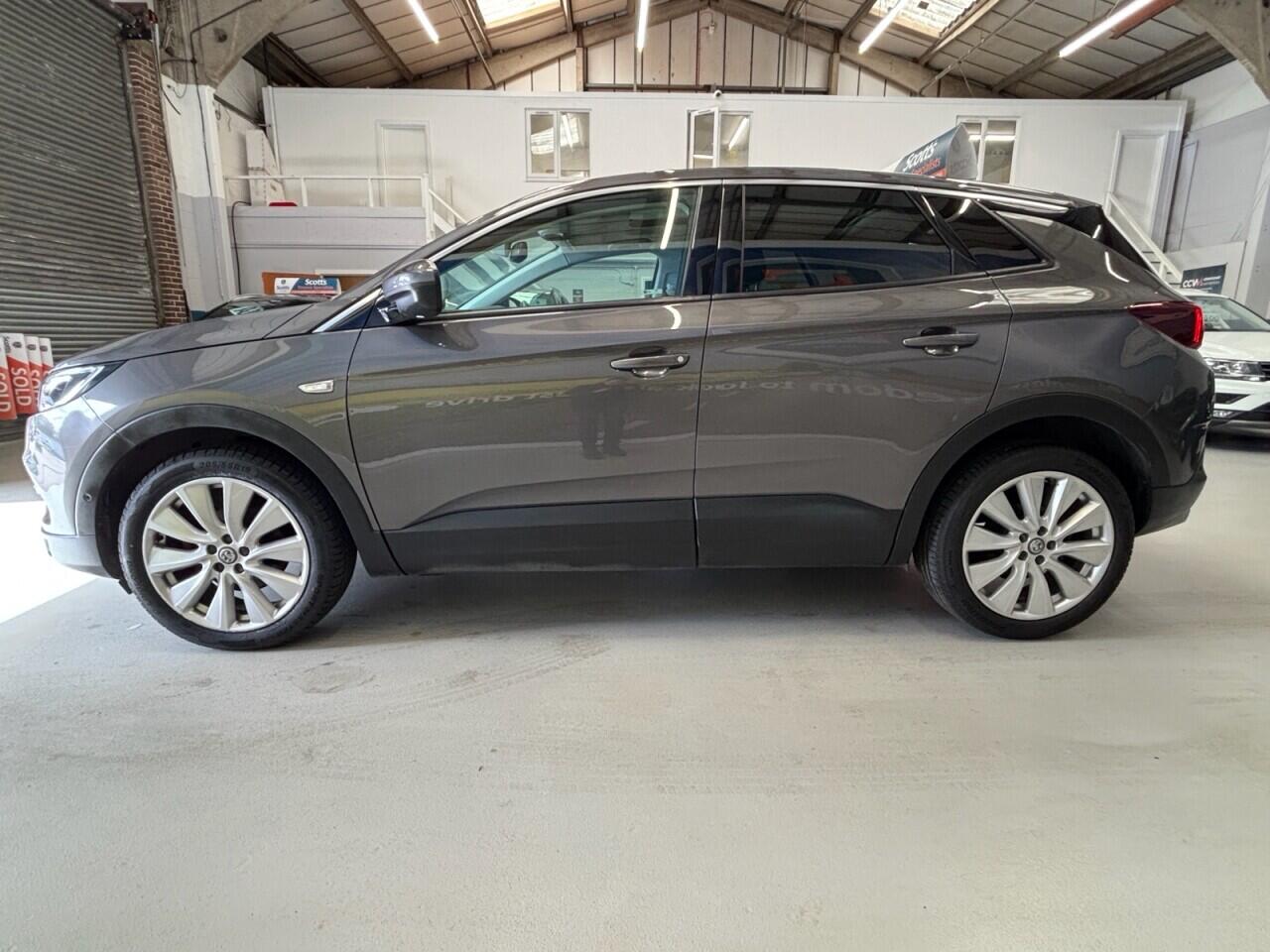 Vauxhall Grandland X view 8