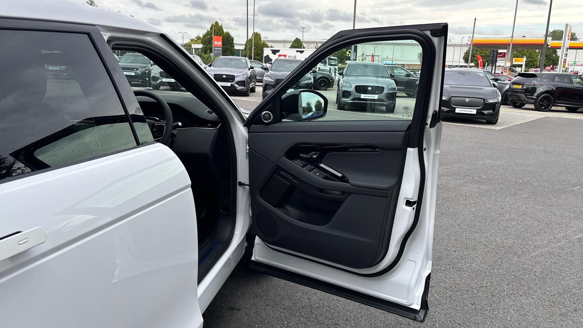 Land Rover Range Rover Evoque view 28