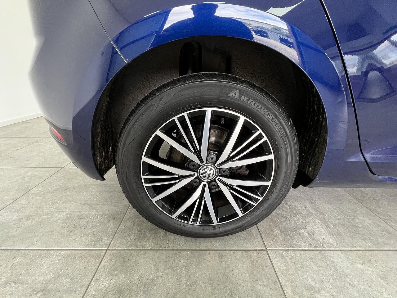 Volkswagen Golf view 22