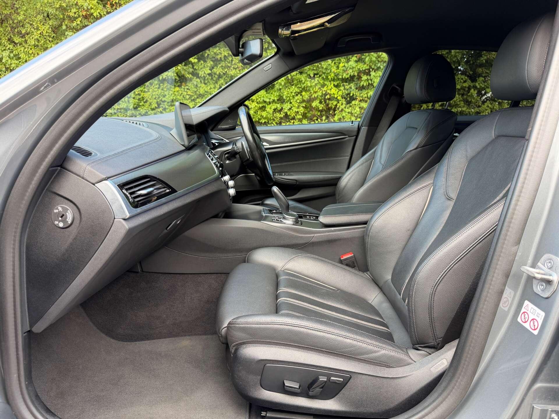 BMW 5 Series view 26