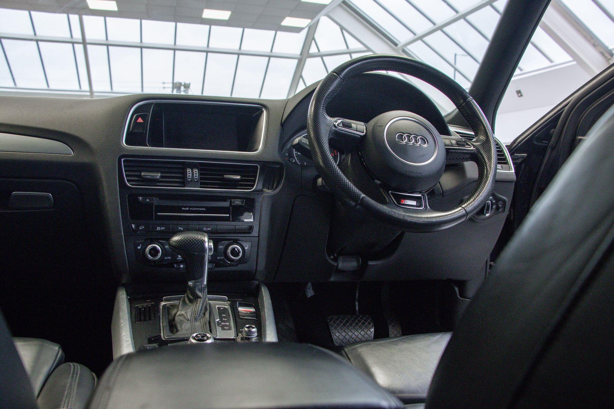 Audi Q5 view 2