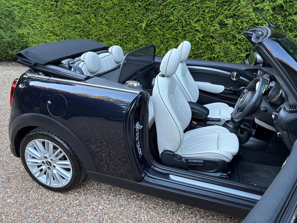 Mini Convertible view 6