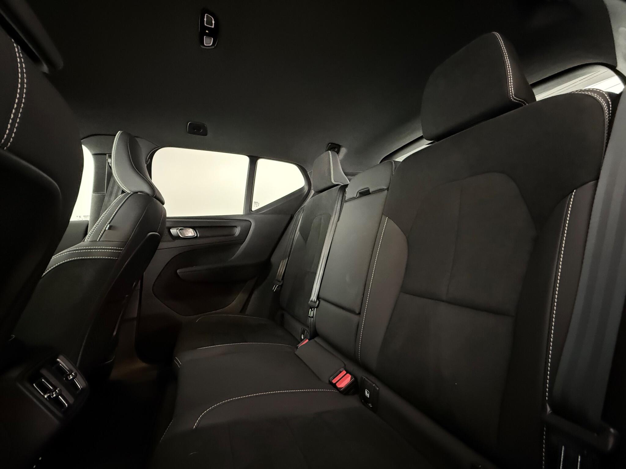Volvo XC40 view 36