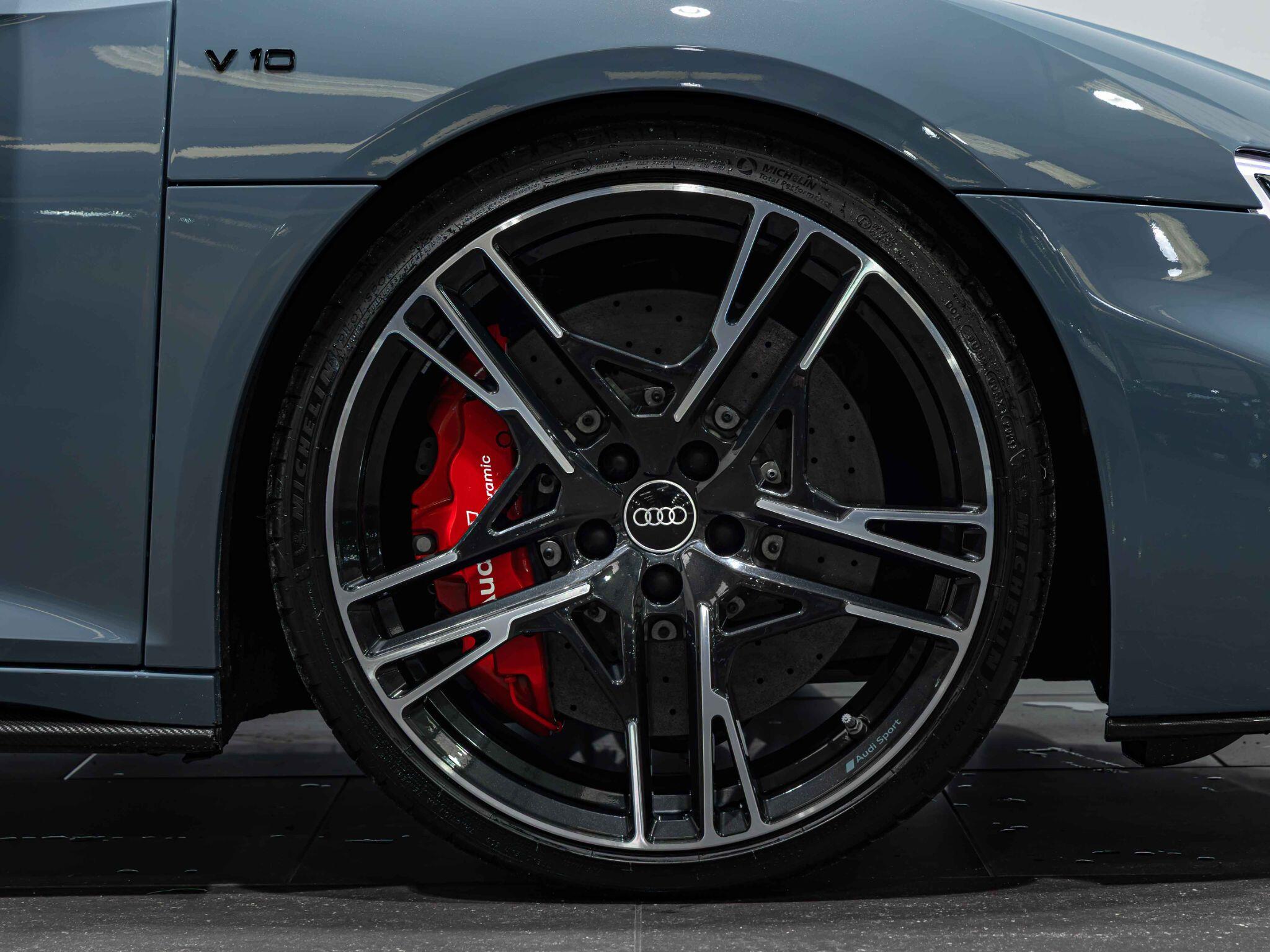 Audi R8 view 8