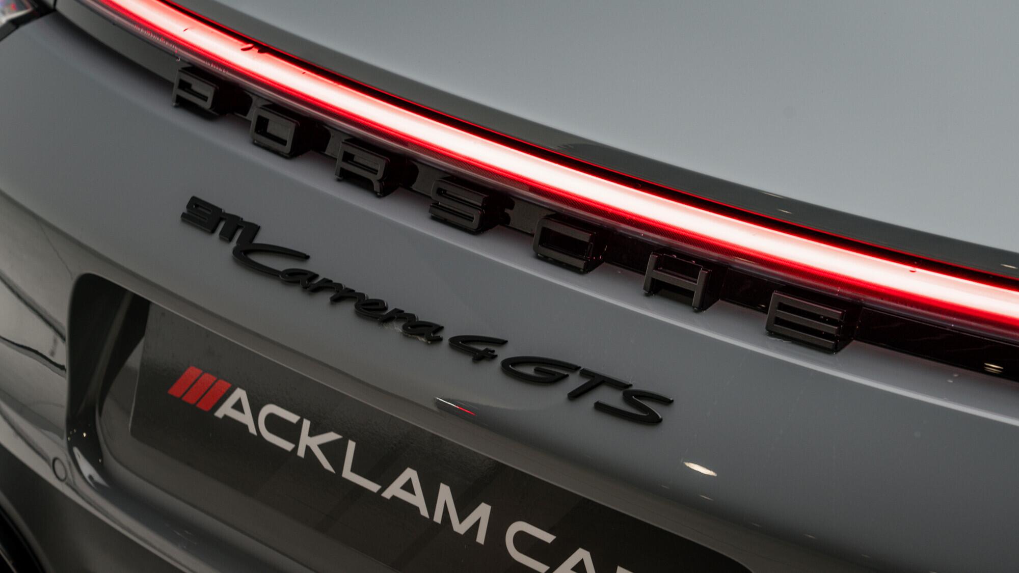 Porsche 911 view 17