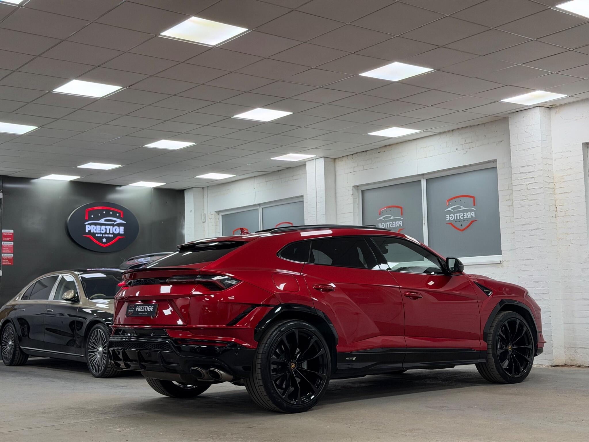 Lamborghini Urus view 3