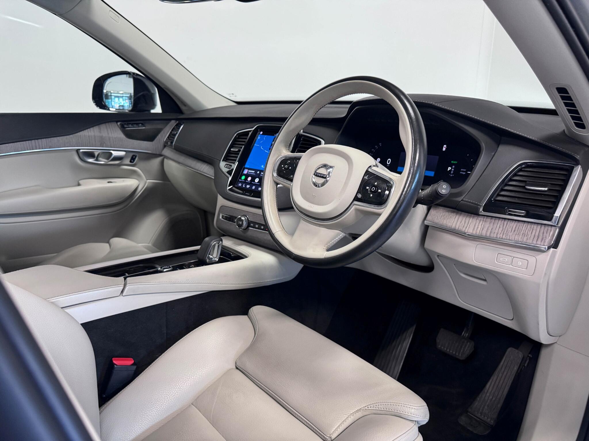 Volvo XC90 view 38