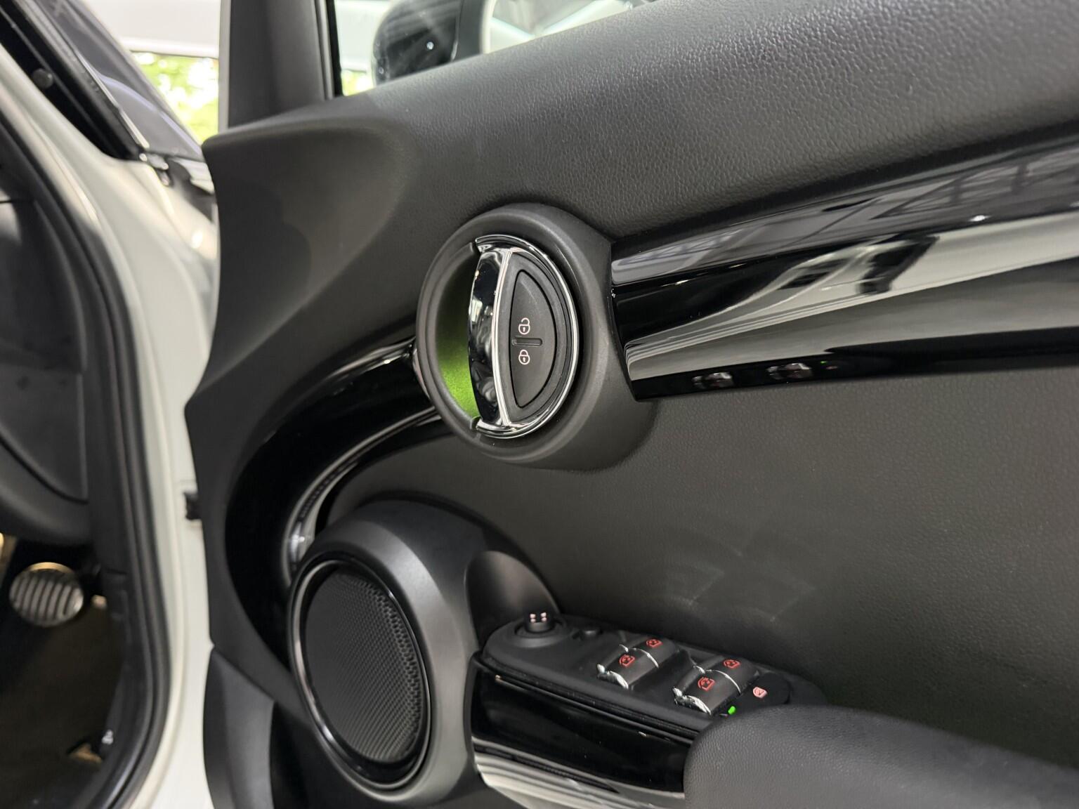 Mini Cooper view 11
