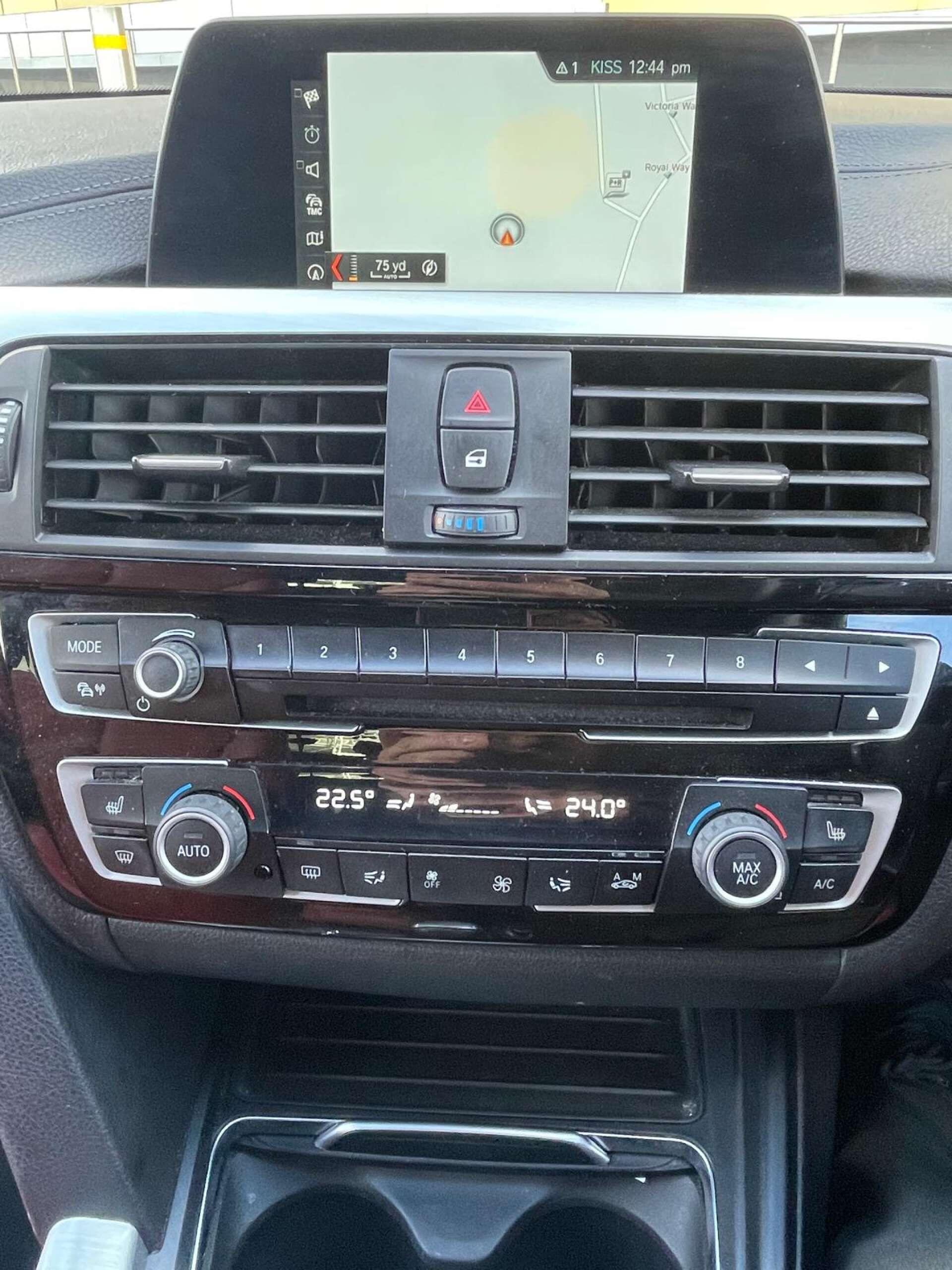 BMW 3 Series view 22