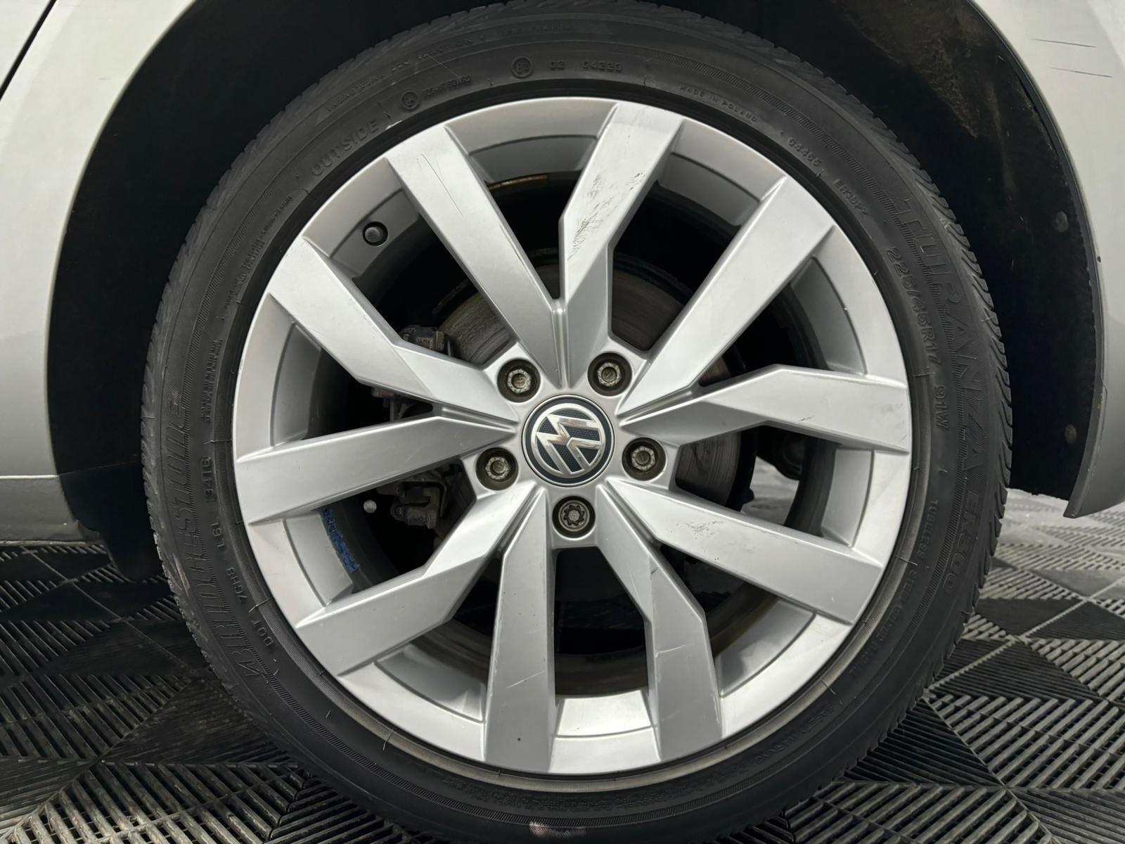 Volkswagen Golf view 33