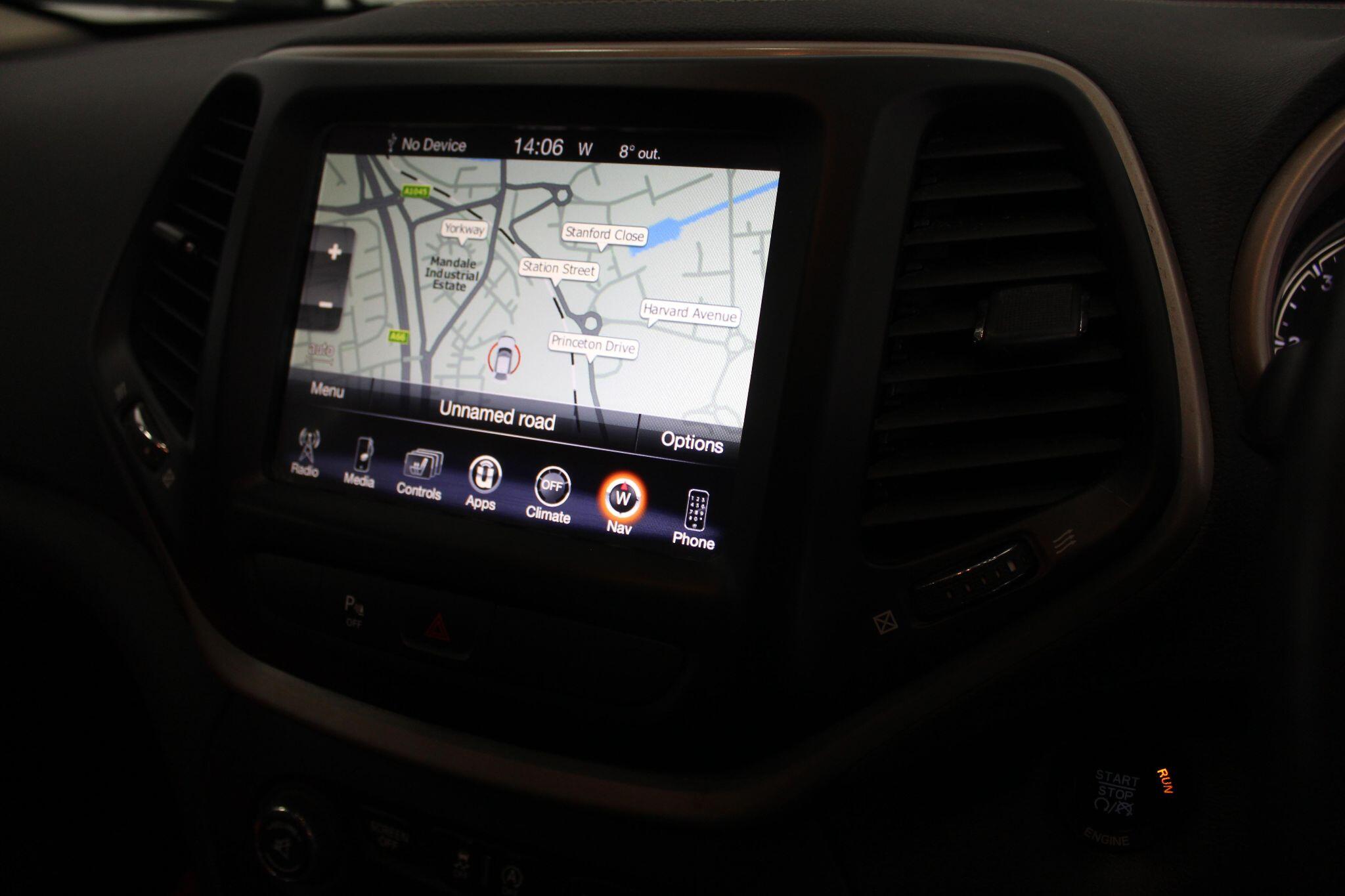 Jeep Cherokee view 40