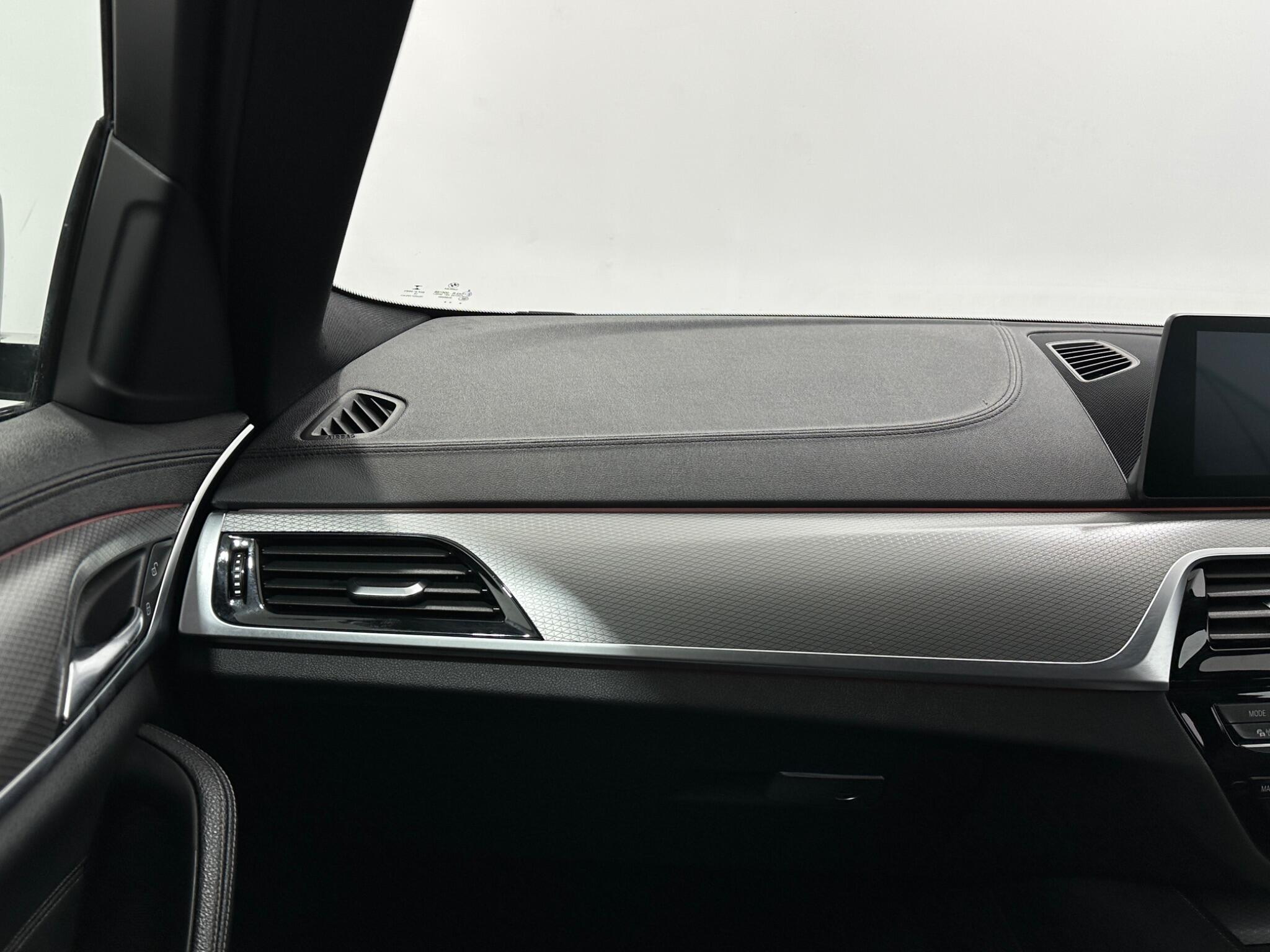 BMW 5 Series view 31