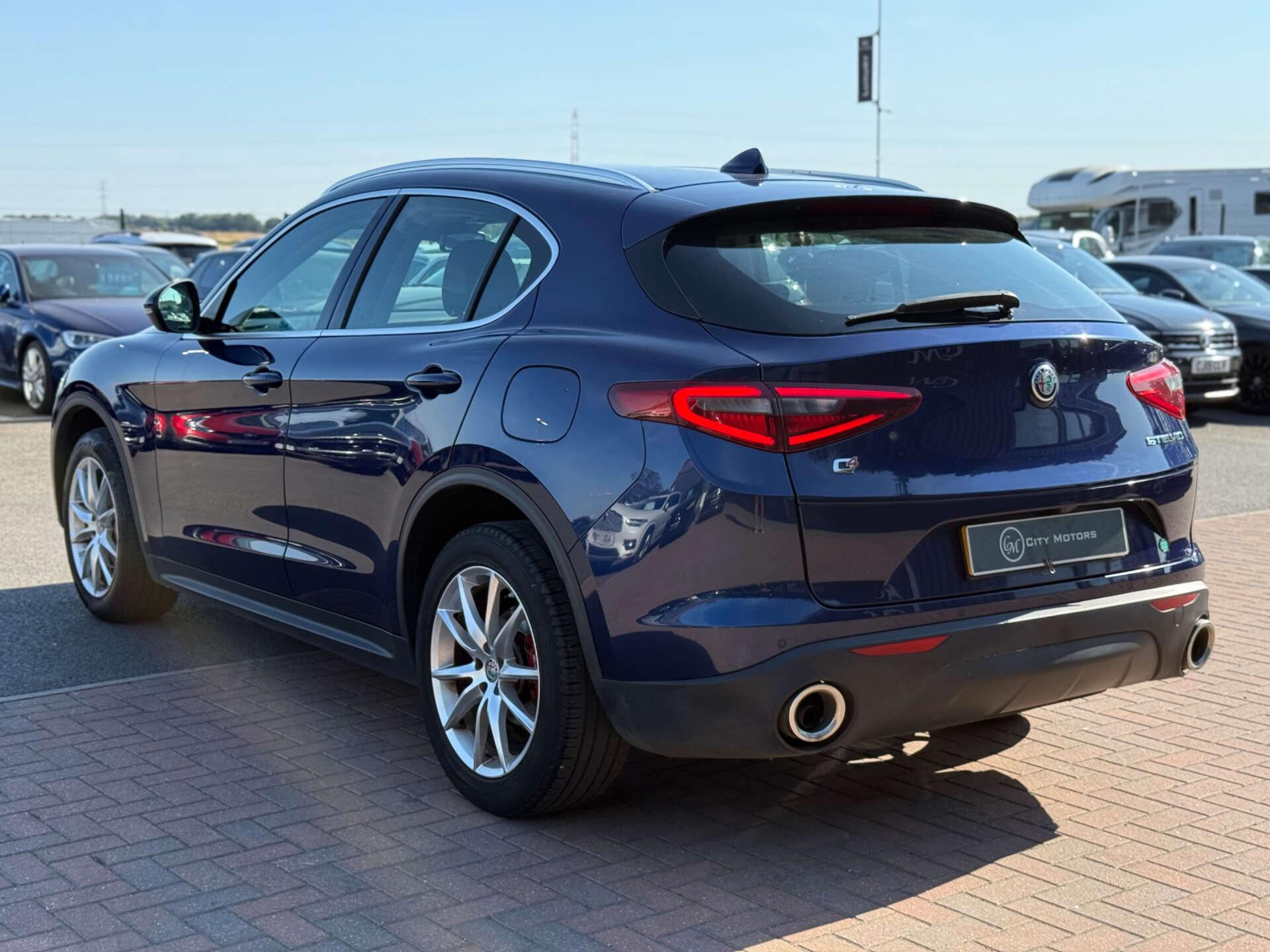 Alfa Romeo Stelvio view 25