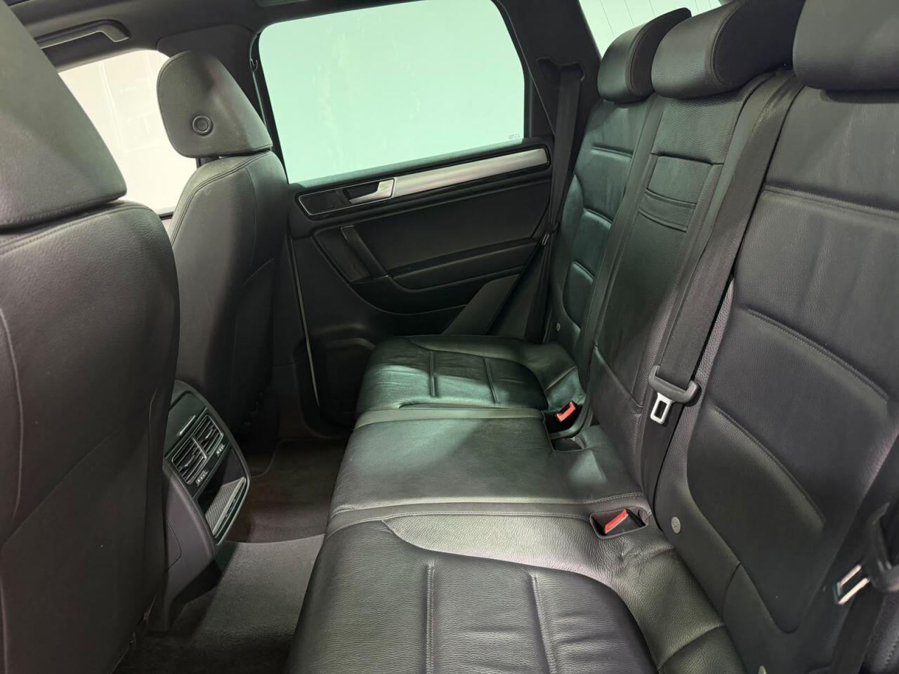 Volkswagen Touareg view 30