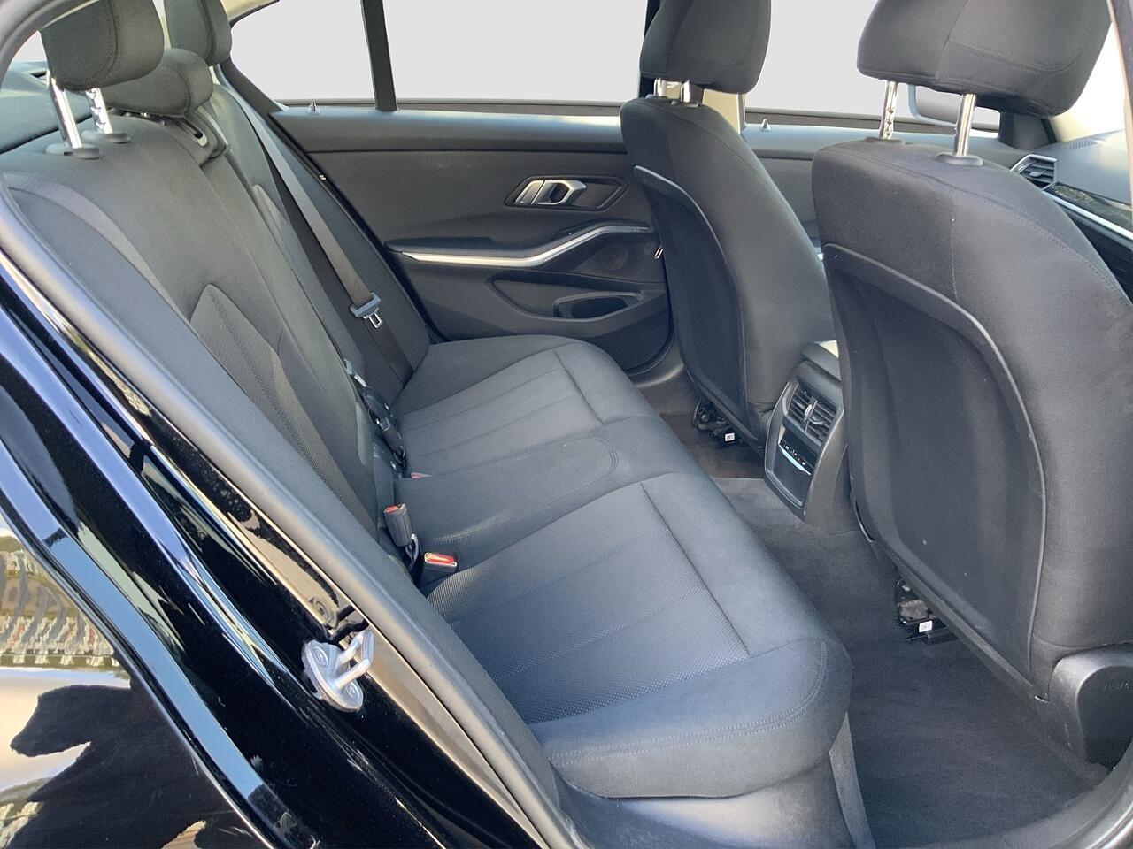 BMW 3 Series view 17
