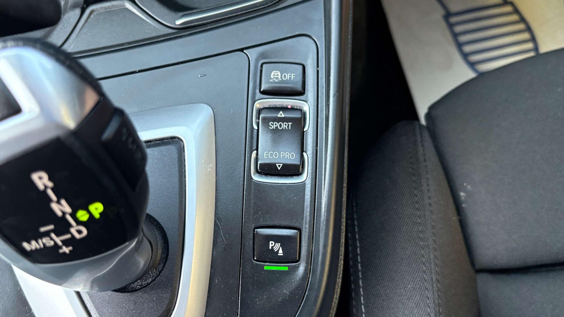 BMW 1 Series view 34