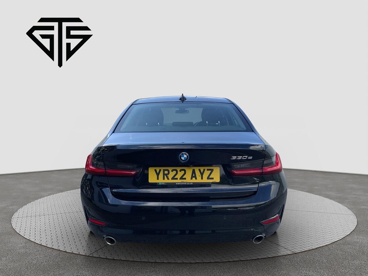 BMW 3 Series view 4