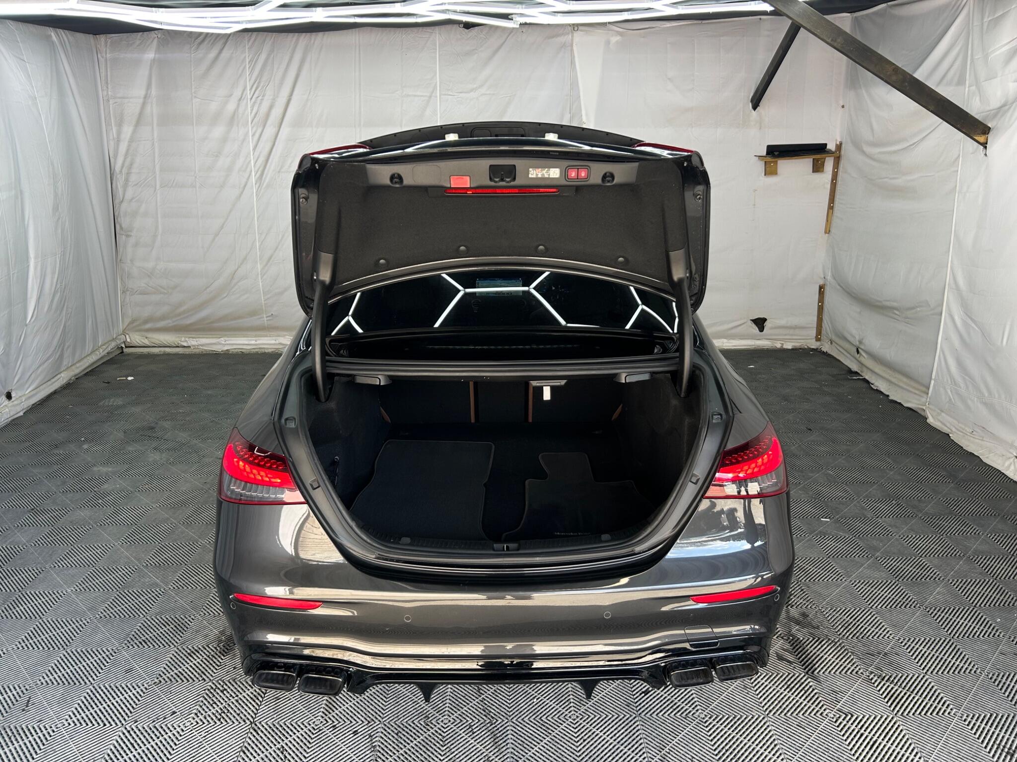 Mercedes-Benz E Class view 44