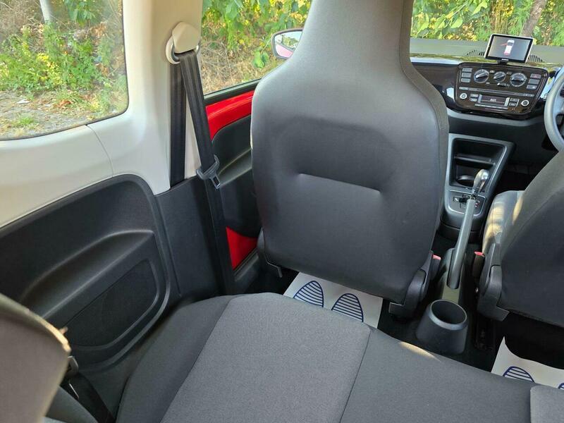 Volkswagen Up! view 32