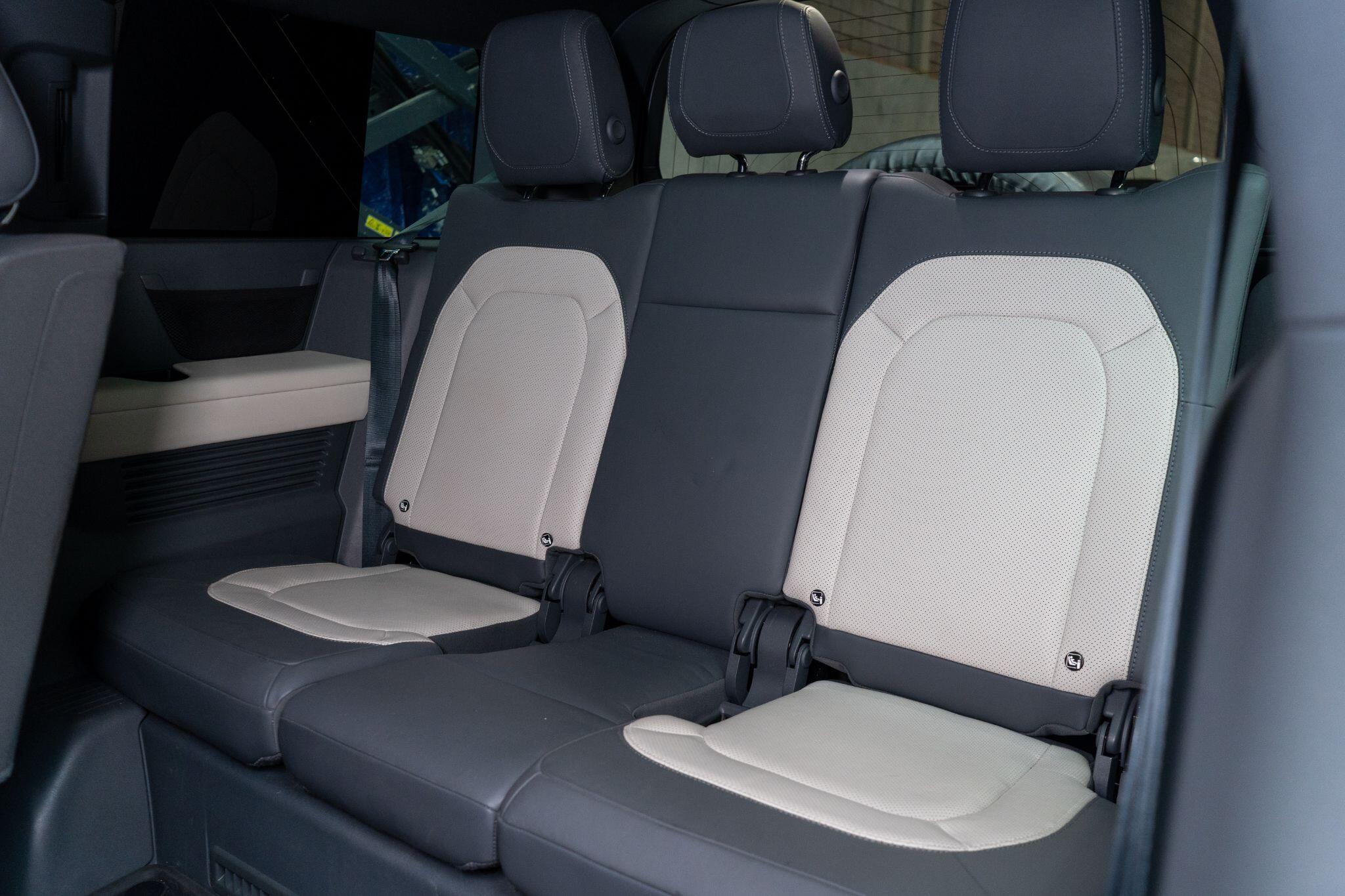 Land Rover Defender view 22