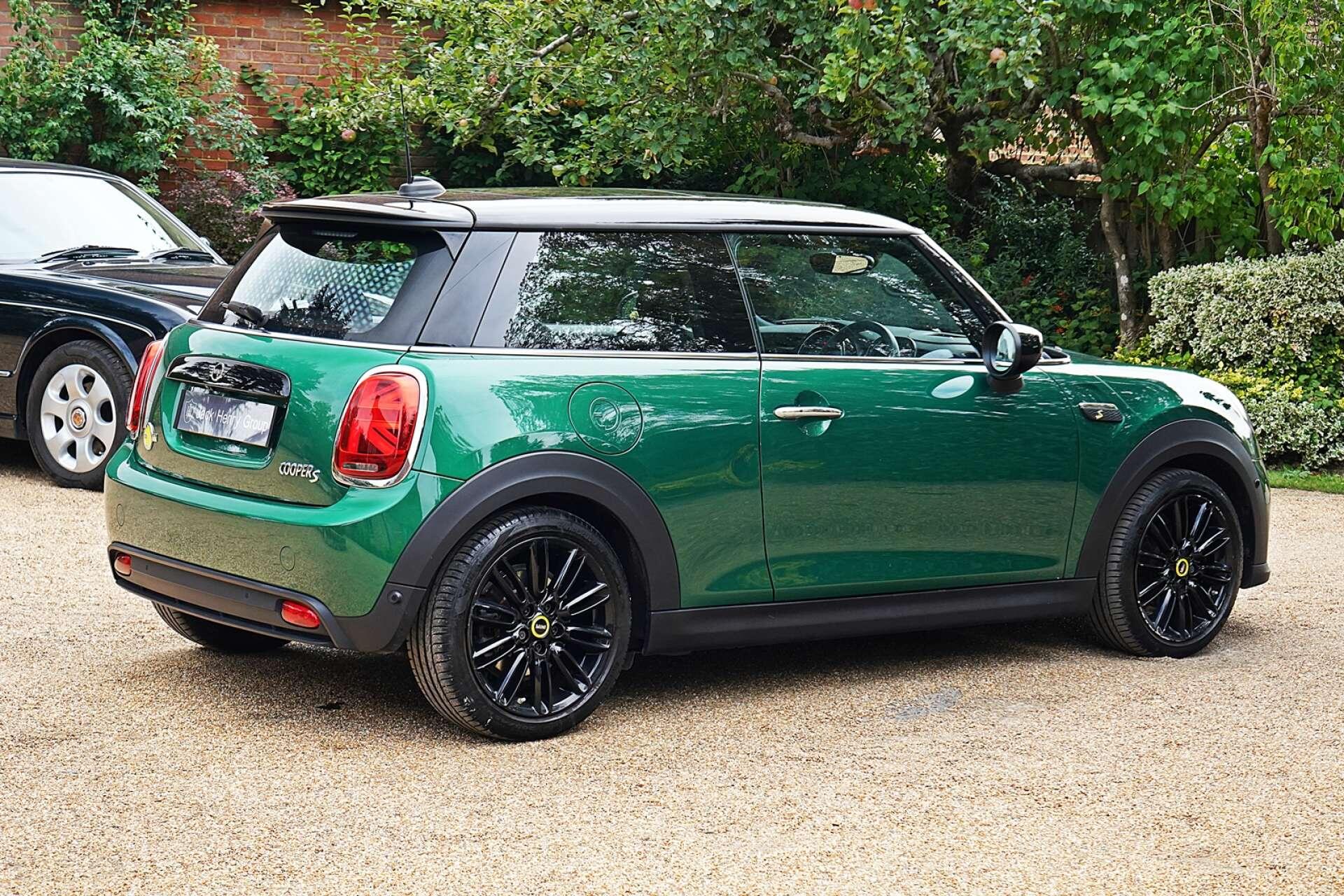 Mini Hatch view 6