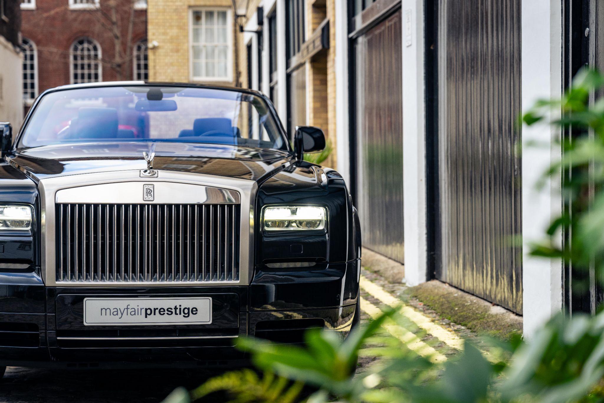Rolls-Royce Phantom view 3