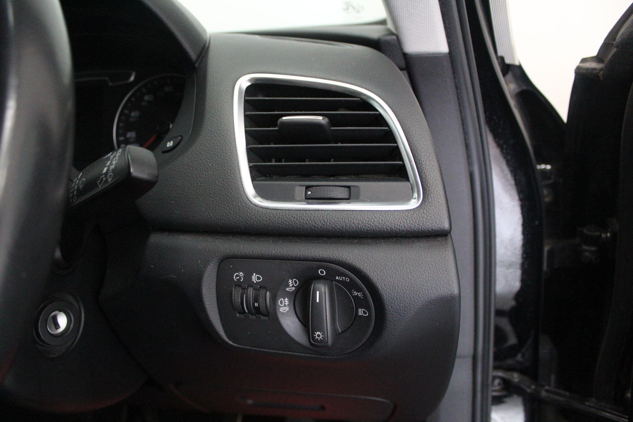 Audi Q3 view 45