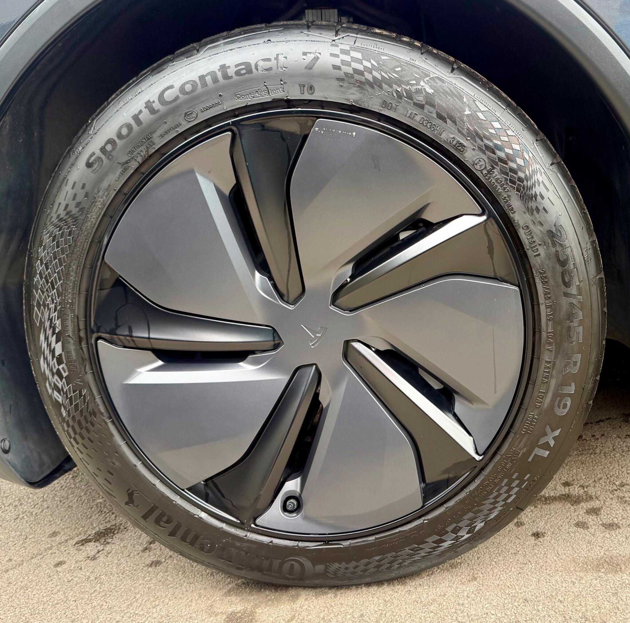 Tesla Model Y view 21