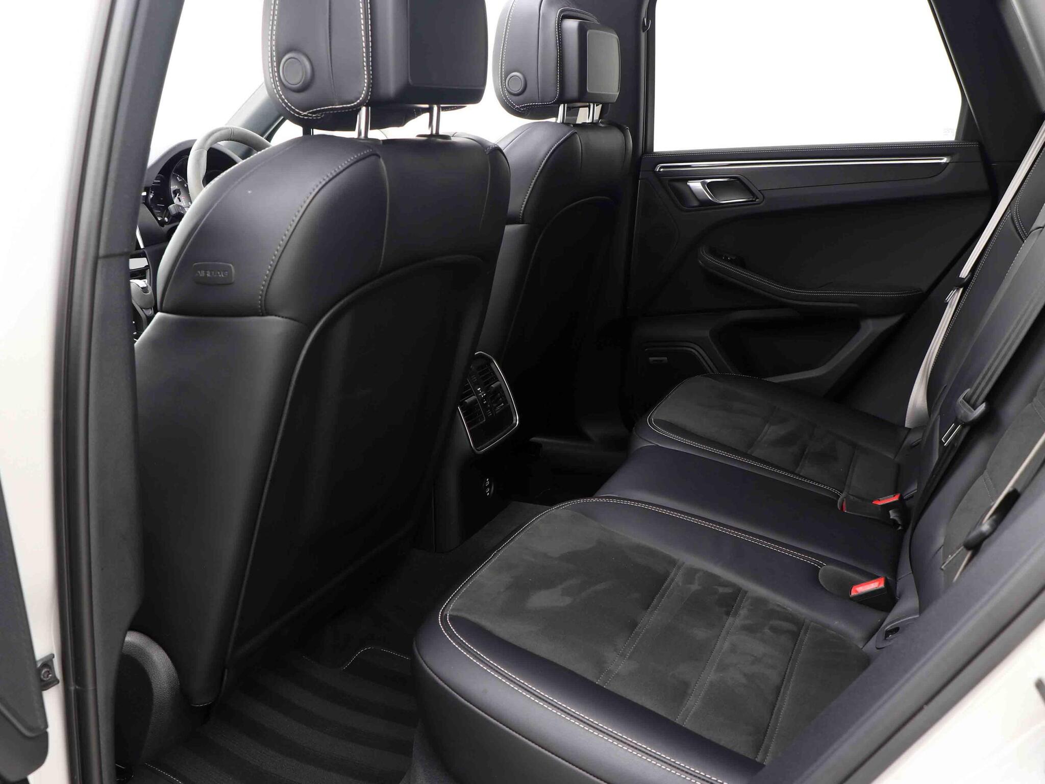 Porsche Macan view 31