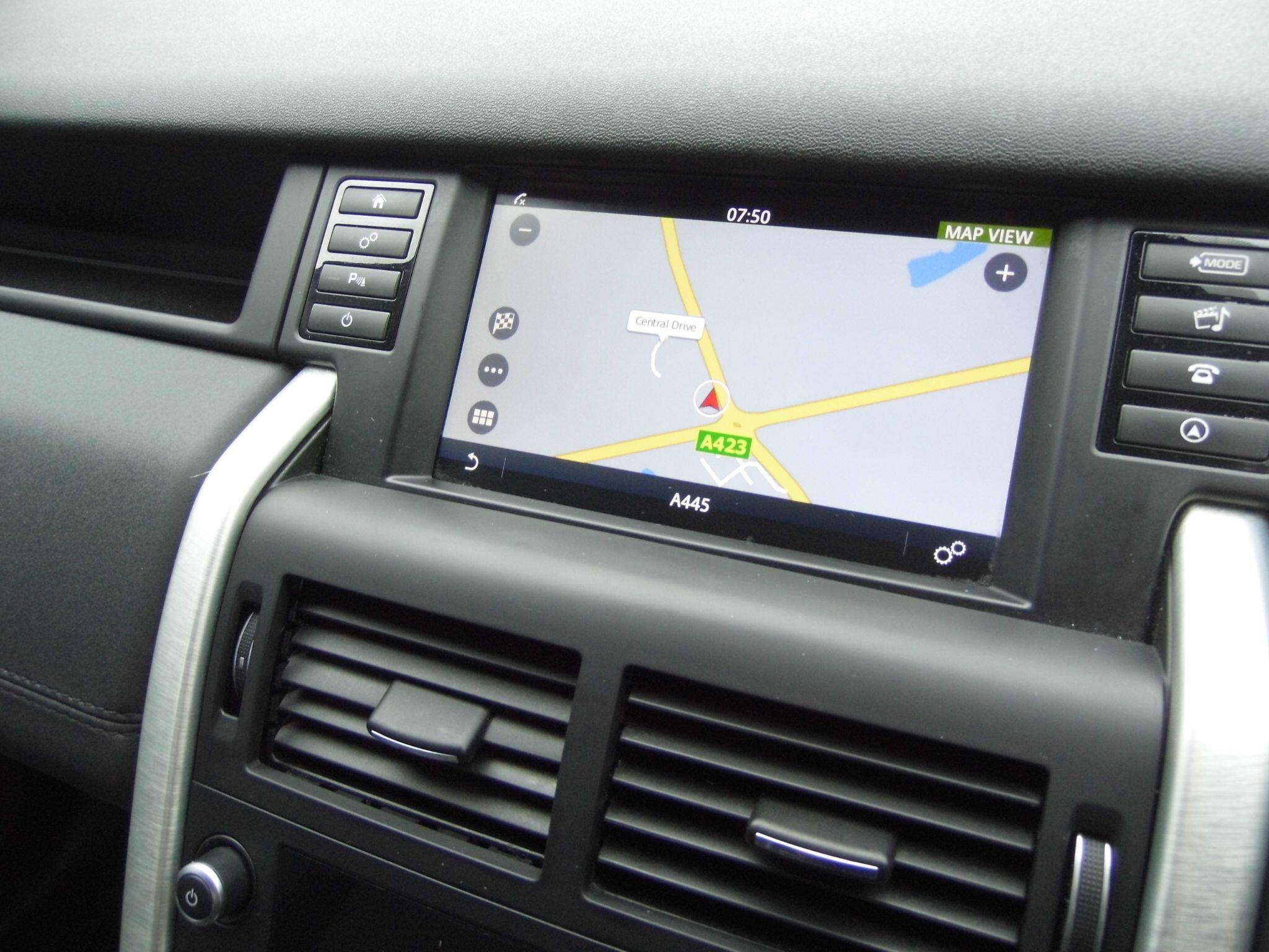 Land Rover Discovery Sport view 37