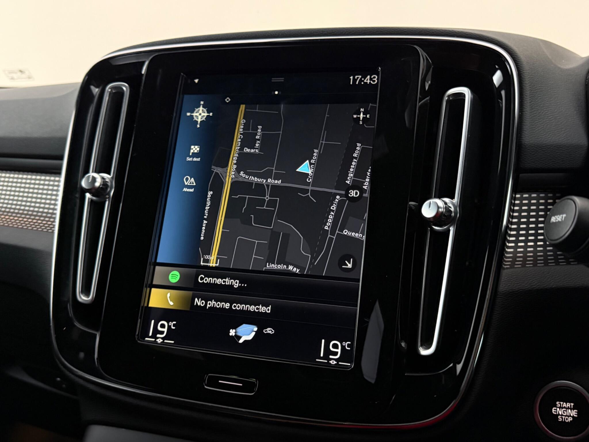 Volvo XC40 view 25