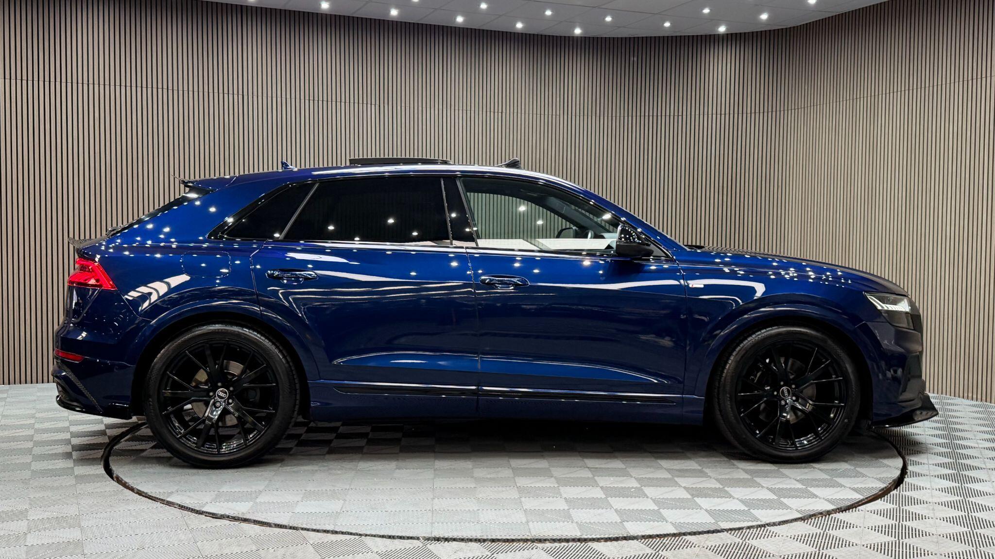 Audi Q8 view 41