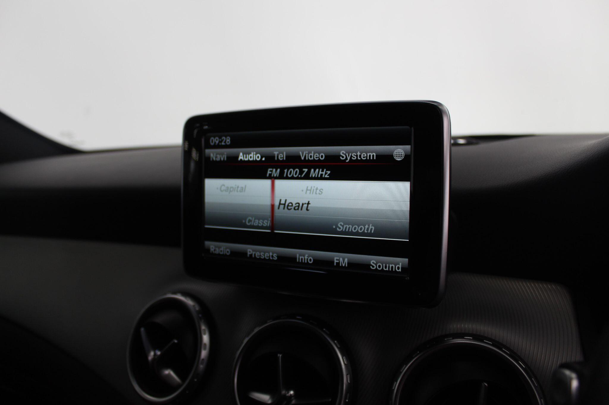Mercedes-Benz Gla view 37