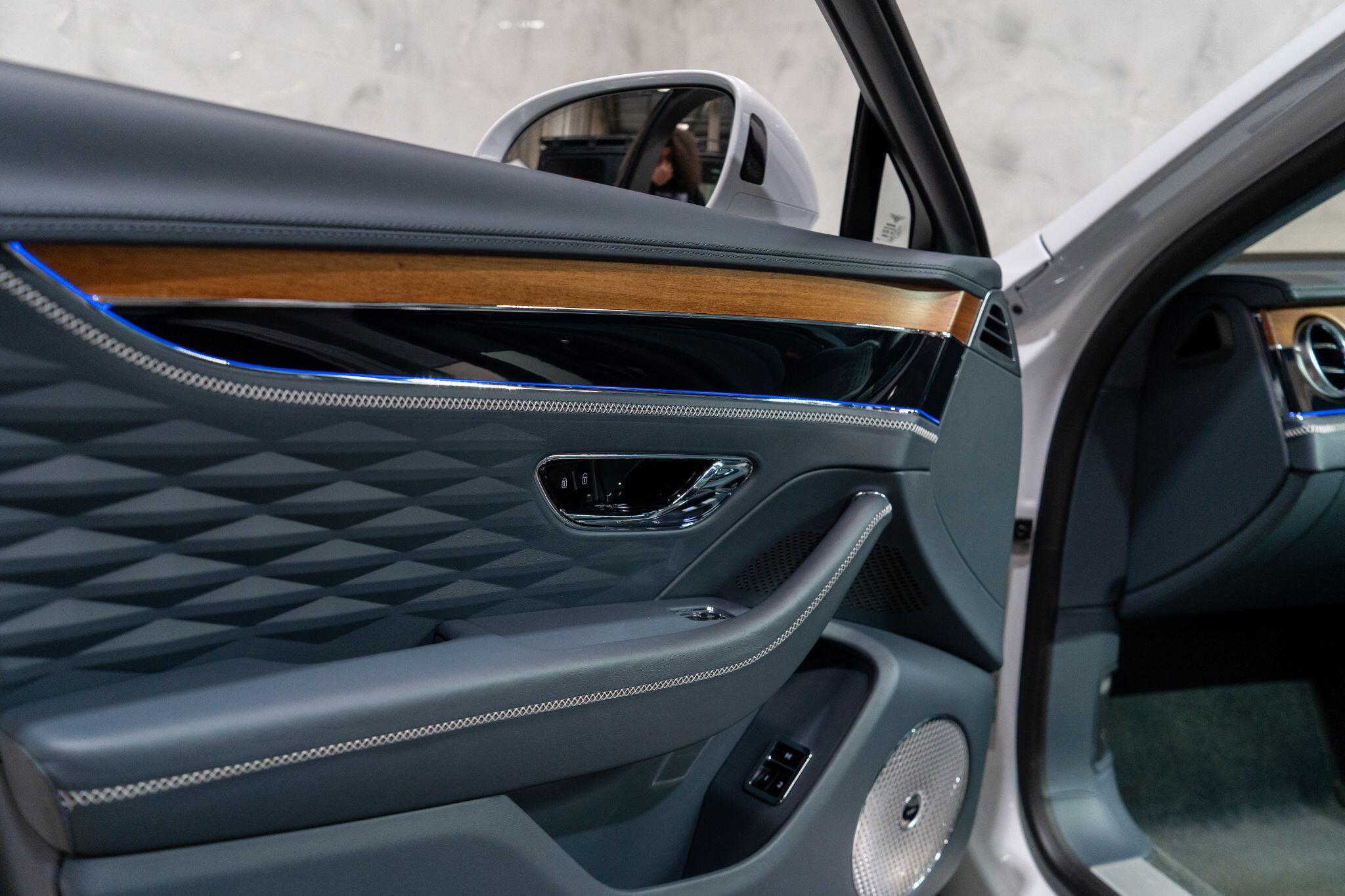 Bentley Flying Spur view 44