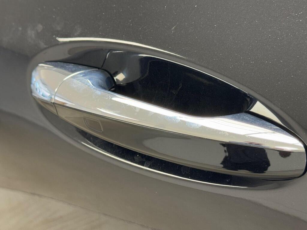 Mercedes-Benz E-Class view 22