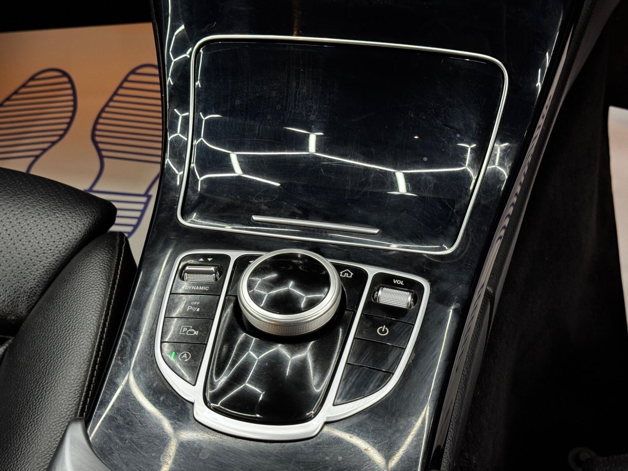 Mercedes-Benz C-Class view 24