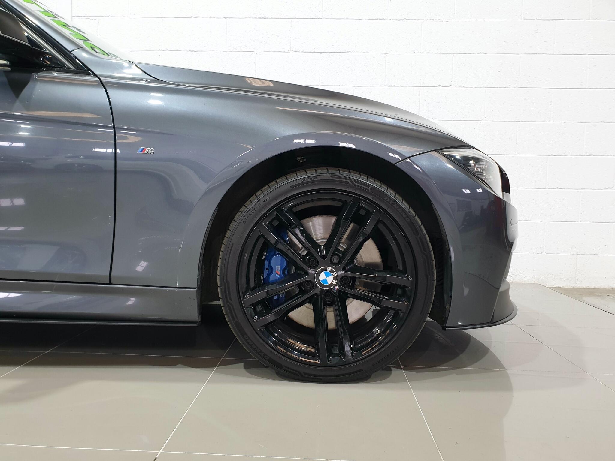 BMW 3 Series view 15