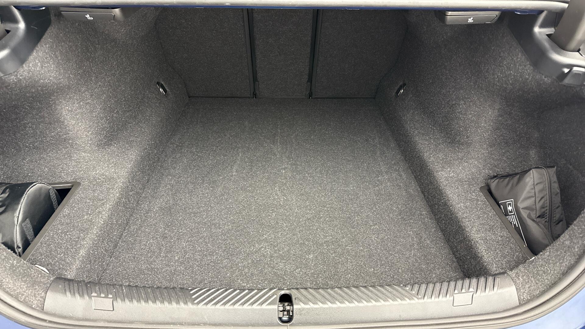 BMW 5 Series view 13