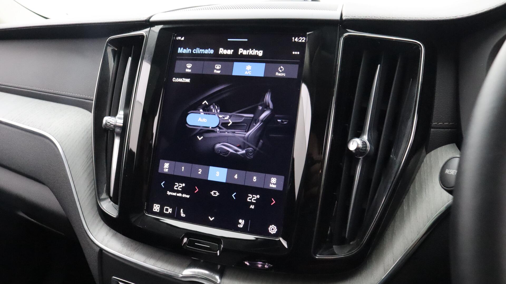 Volvo XC60 view 39