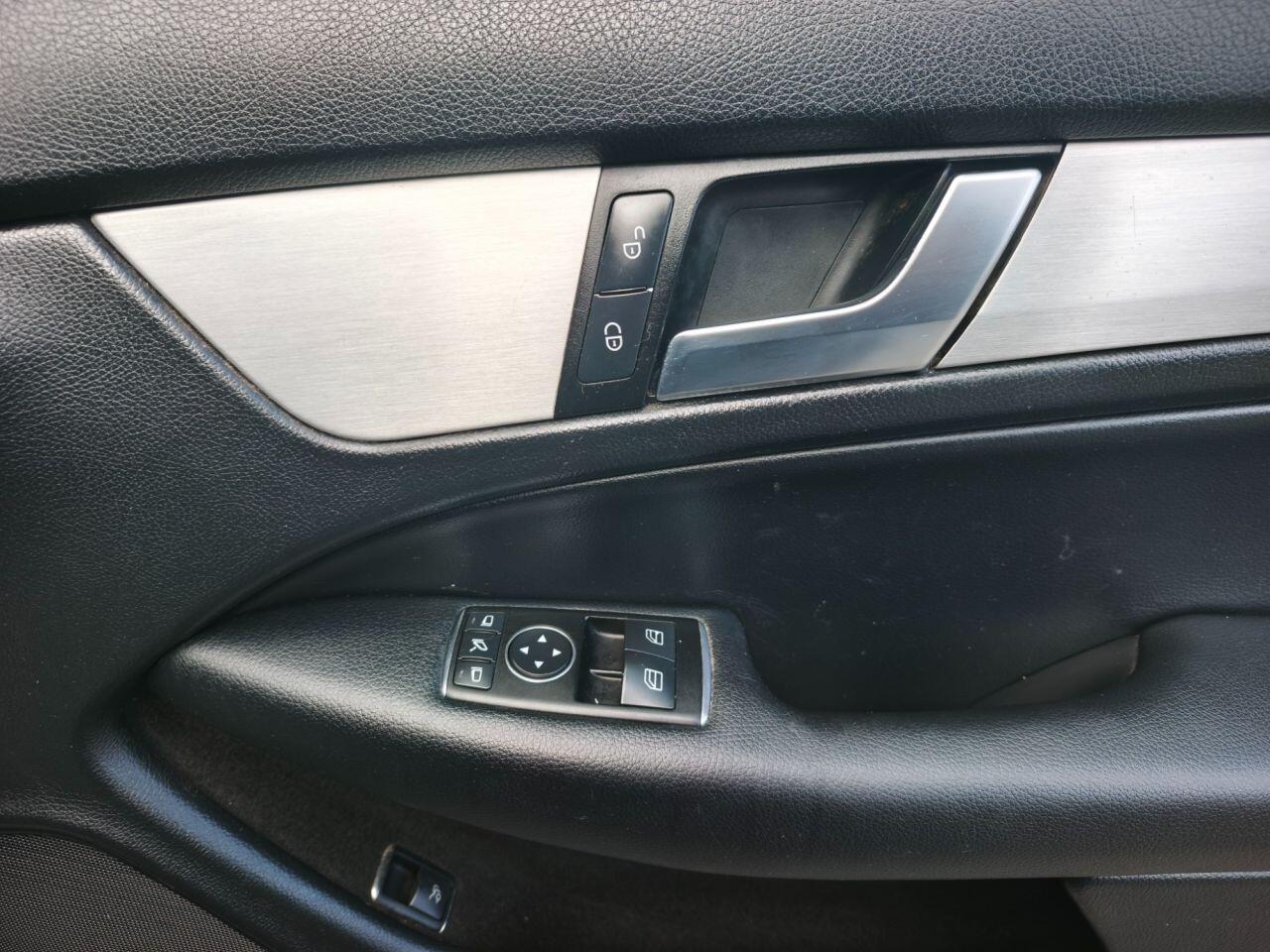 Mercedes-Benz C-Class view 19