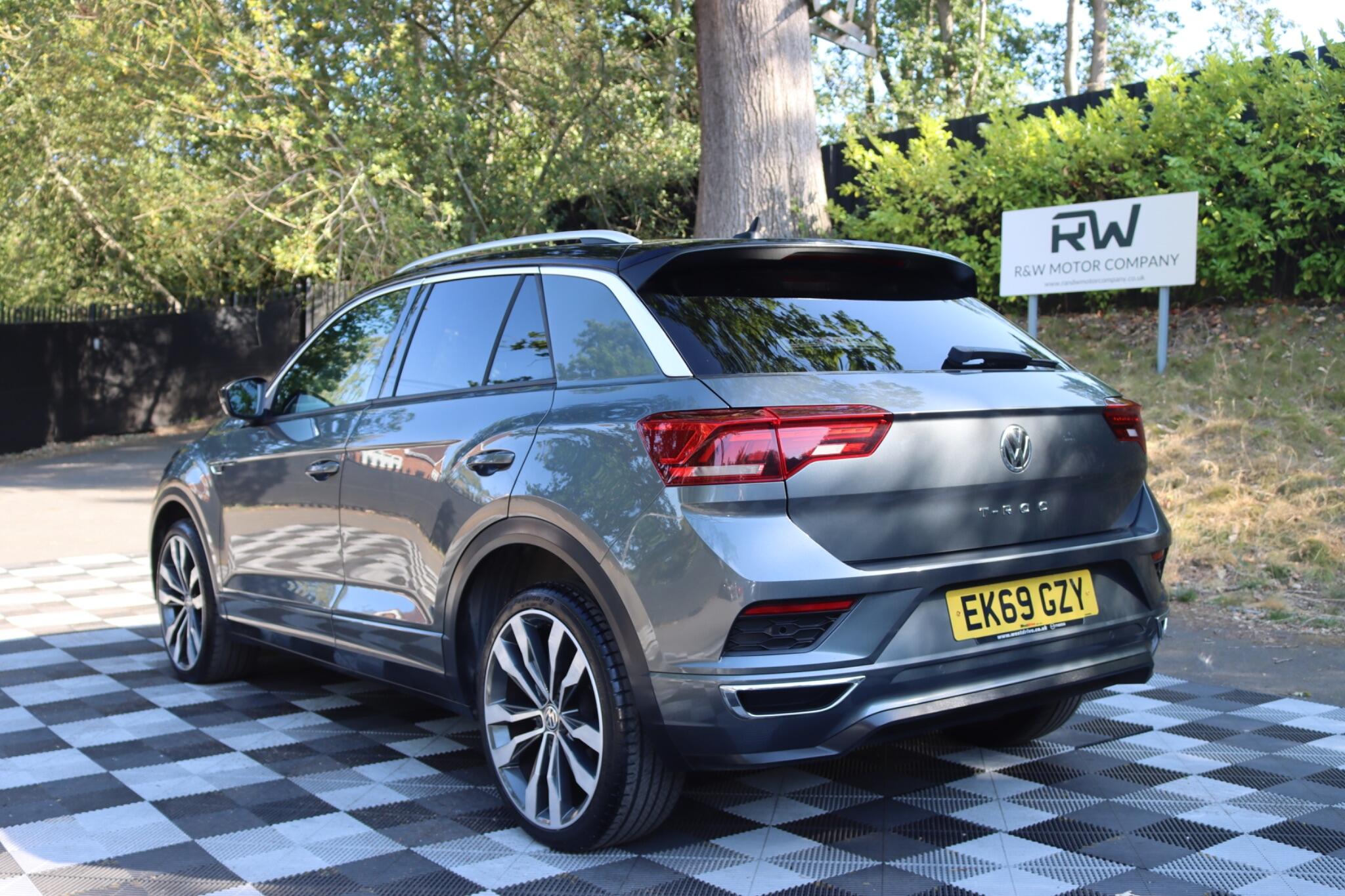 Volkswagen T-Roc view 18