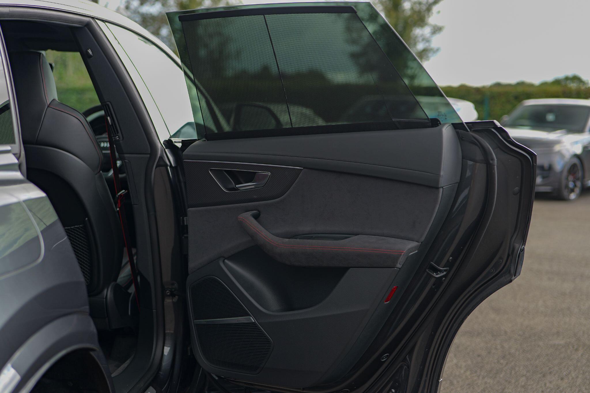 Audi RSQ8 view 35