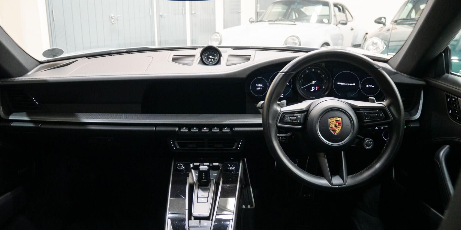 Porsche 911 view 21