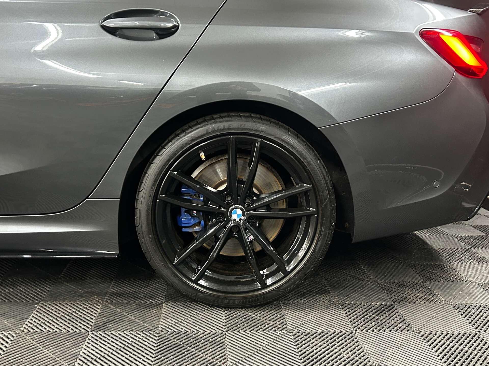 BMW 3 Series view 15